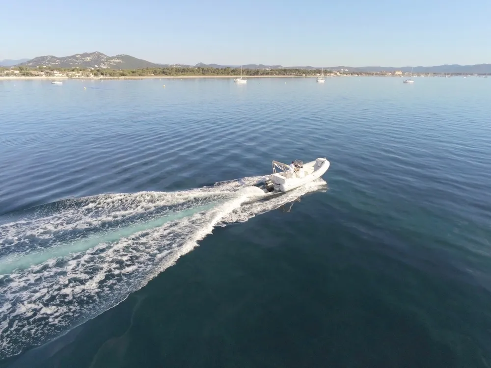 Location de bateau Capelli 700 à Hyères par Aniel Boats Services